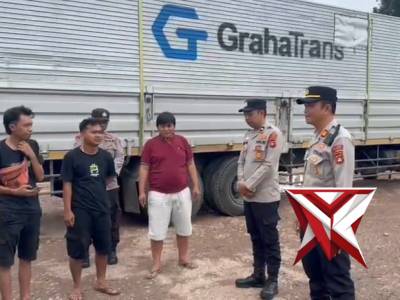 Polsek Mesuji Polres OKI Ingatkan Larangan Melintas bagi Kendaraan Sumbu Tiga