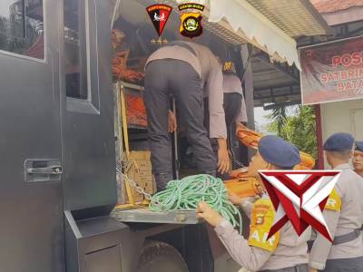 Personel  Batalyon B Pelopor Satbrimobda Sumsel melaksanakan kegiatan siaga Search and Rescue (SAR)