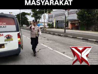 Berbagi Takjil Satbinmas Polres Kudus