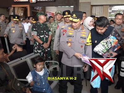 Kapolri Jenderal Polisi Drs. Listyo Sigit Prabowo, M.Si., meninjau langsung kesiapan Posko Terpadu d