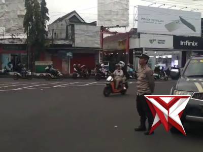 PATROLI POLSEK SUMBERSARI MENGGELAR PELAYANAN PENGAMANAN NGABUBURIT MENJELANG BUKA PUASA