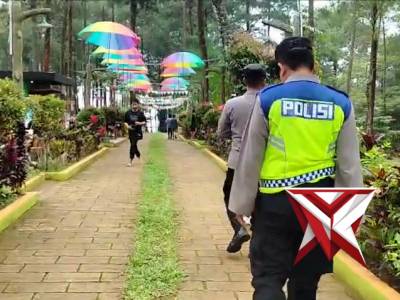 Kapolsek dan anggota polsek Poncol melaksanakan patroli di Buper Alastuwo