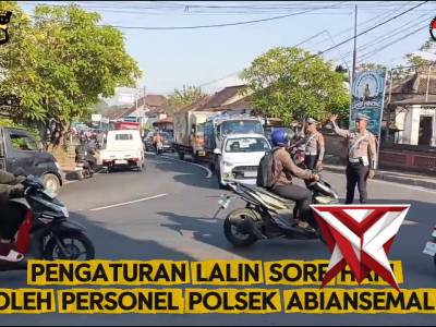 Pengaturan Lalin Sore Hari Oleh Personel Polsek Abiansemal
