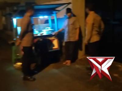 Cooling System warga juga pedagang di Desa Jatidukuh, Kec. Gondang.