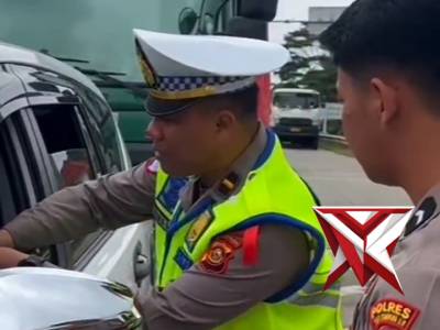 Pembagian bekal makanan dan minuman buat takjil buka puasa Polres Ogan Komering Ilir