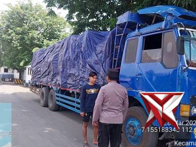 Giat Patroli KRYD pembatasan jam operasional kendaraan truk di area Pelabuhan Gresik