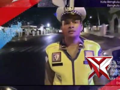 *Patroli Blue Light Satlantas Polresta Bengkulu Amankan Arus Lalu Lintas Sholat Isya dan Tarawih*