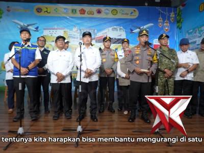 Kapolri Jenderal Polisi Drs. Listyo Sigit Prabowo, M.Si., turun langsung menyapa para pemudik dan me