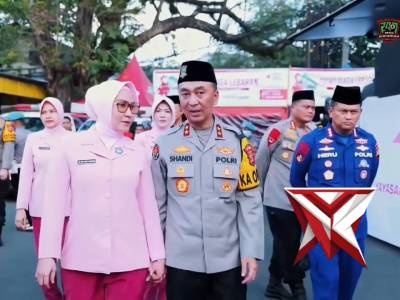 KAPOLDA SUMSEL DAN BHAYANGKARI CEK POS PENGAMANAN OPS KETUPAT 2026, BAGIKAN TALI ASIH HINGGA TAKJIL