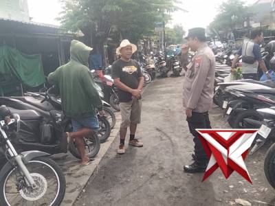 POLSEK BALONGPANGGANG: PATROLI KANTONG-KANTONG PARKIR