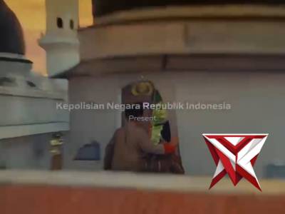 Saat takbir menggema di seluruh penjuru negeri, menyambut hari yang suci, menuju kebaikan yang lebih