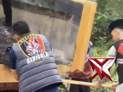 Gerakan asri di jl.selarai sekayu - PoliceTube