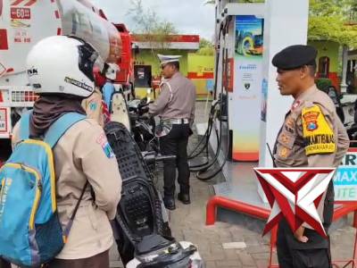 Patroli di  SPBU Kodok ngorek di daerah Talangagung memberikan pesan kamtibmas