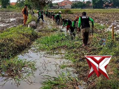 Polsek Rancaekek Polresta Bandung bersama masyarakat dan para petani