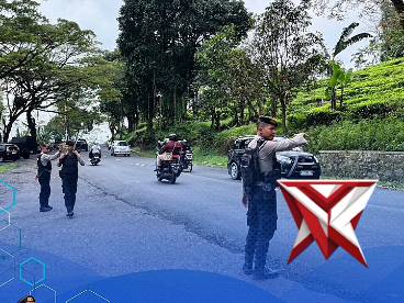 POLRES SUBANG LAKSANAKAN PENGATURAN LALULINTAS DI JALUR WISATA - PoliceTube