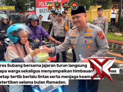 Kapolres subang bersama Bhayangkari cabang Subang dan Cipayung plus berbagi takjil - PoliceTube