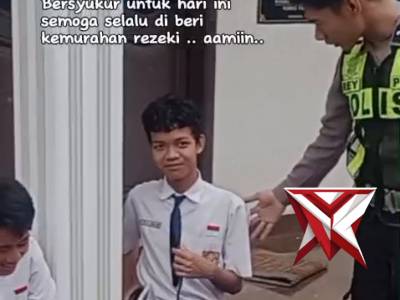 Anggota unit lantas Polsek Waru berikan edukasi terkait kebersihan saat sholat dhuhur - PoliceTube