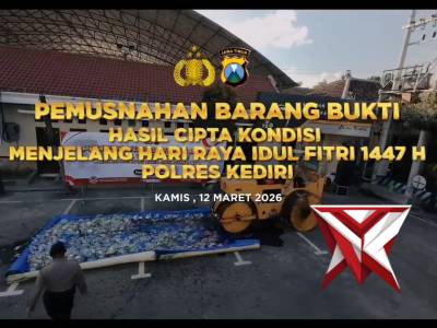 Pemusnahan BB Miras Polres Kediri dan Forkopimda Kabupaten Kediri 

Pemusnahan barang bukti minuman