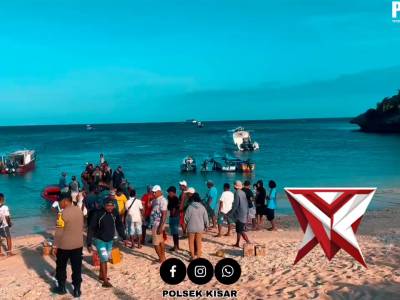 KP3 polsek kisar laksanakan Pengamanan embarkasi & debarkasi pada pelabuhan alternatif jawalang - PoliceTube