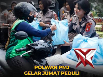 Polwan Polda Metro Jaya Ajak Ojol Tertib Lalu Lintas di Program Jum&rsquo;at Peduli
