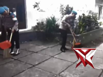 Bidpropam Polda Kalbar melaksanakan kegiatan Bhakti Religi dan Berbagi - PoliceTube