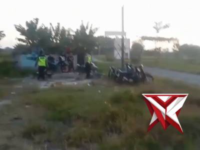 Patroli Presisi Polsek Masaran Imbau Remaja Cegah Balap Liar


Personel Polsek Masaran melaksanakan