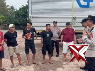 Antisipasi Arus Balik, Polsek Mesuji Lakukan Penyekatan Truk Sumbu Tiga