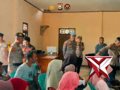 Bakti sosial polres haltim dan bayangkari cabang haltim - PoliceTube