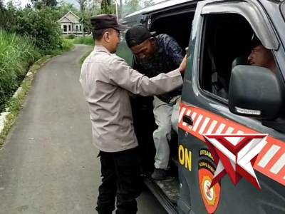 Polisi untuk masyarkat