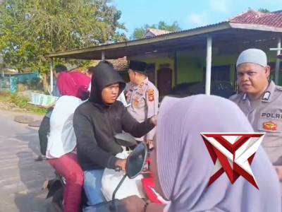 Pembagian takjil polsek pampangan