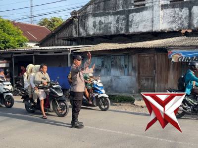 COMMANDER WISH POLSEK AMBULU