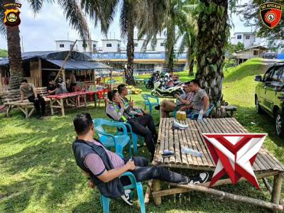 Personel Sat Intelkam Polres OKU Timur Melaksanakan Pengamanan Objek Wisata Bendungan Perjaya.