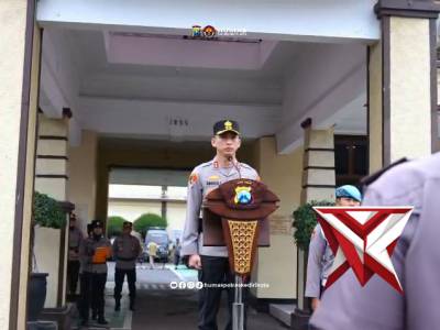 Kapolres Kediri Kota Pimpin Upacara Kenaikan Pangkat Pengabdian Periode 1 Maret 2026