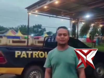 Membantu pemudik yang pecah ban - PoliceTube