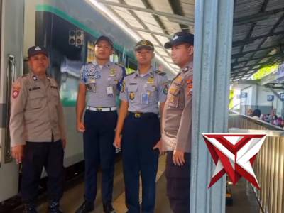 PAM dan Patroli  Pagi Di Stasiun KAI Kepanjen