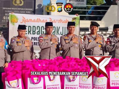Berbagi Takjil di Bulan Suci Ramadhan Bersama Personil Polsek Nongsa Polresta Barelang