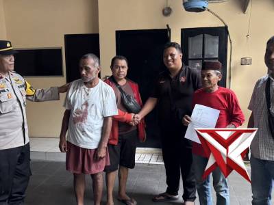 Polsek Gayungan Respon Cepat Aduan Masyarakat Terkait Orang Gangguan Jiwa Masuk Rumah