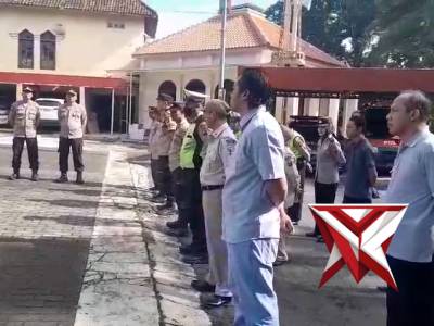 Dipimpin Panit Reskrim Polsek Lawang Iptu Syafril Arisandi di Depan Mapolsek Lawang