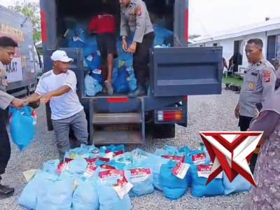 Polres Aceh Tamiang menyalurkan bantuan sembako dari Bapak Kapolri kepada masyarakat