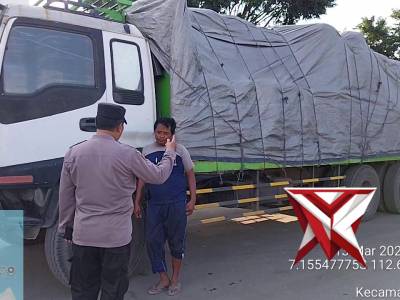 Giat Patroli pembatasan jam Operasional truk situasi Aman terkendali