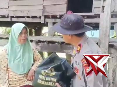 Pemberian sembako kepada masyarakat oleh kapolsek rantau alai