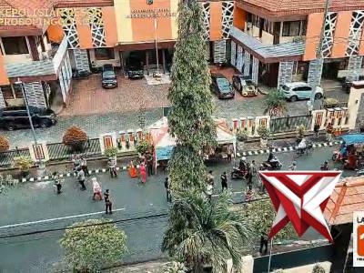 Polres Probolinggo Kota Bagikan 500 Takjil di Depan Mako dan Alun-Alun

polresprobolinggokota