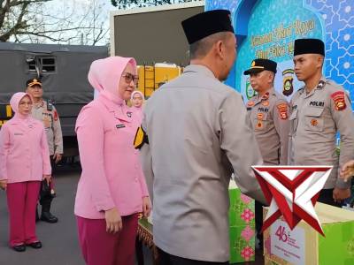 Kapolda Sumsel Berbagi di simpang 5 DPRD Sumsel