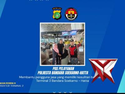 POS PELAYANAN POLRESTA BANDARA SOEKARNO-HATTA MEMBANTU PENGGUNA JASA YANG MEMILIKI KESULITAN