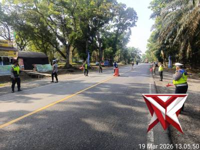 Pos Pam Pabatu Dolok Merawan Polres Tebing Tinggi melaksanakan kegiatan pengaturan arus lalu lintas