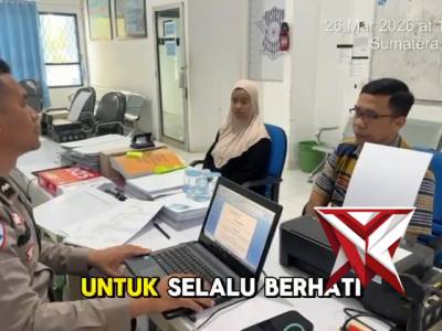 Personil Satlantas OKI memberikan himbauan kepada Masyarakat agar selalu tertib dalam berlalh lintas