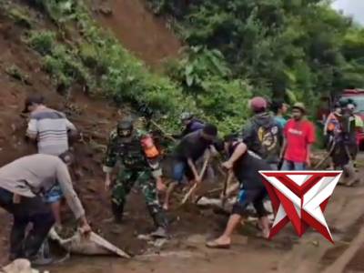 Personel Polsek Pangalengan bersama anggota TNI melaksanakan kegiatan sinergitas