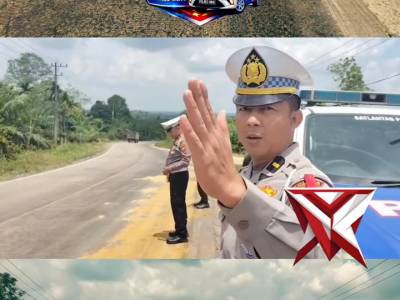 Sat Lantas Polres Indragiri Hulu Melakukan Kegiatan Pemberian Pasir Di Jalan Yang Terkena Minyak