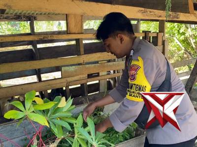 Bhabinkamtibmas kampung Wulukubun Keerom - PoliceTube