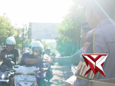 Polres Pacitan Berbagi Takjil
